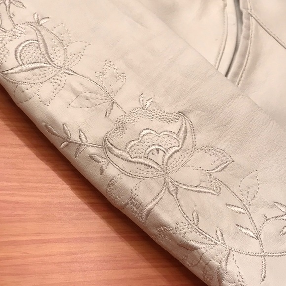 Bebe 100%Genuine Leather embroidered white blazer jacket Sz.XS - Picture 10 of 16